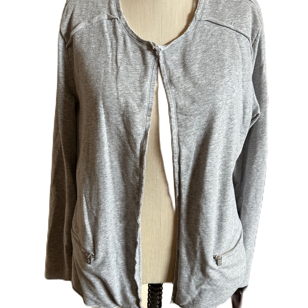Tommy Bahama Women’s Open Gray Sweatshirt With Zipper Front Pockets. Size Large